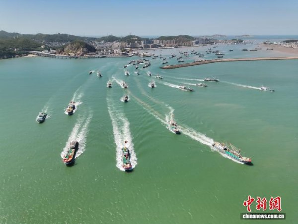 云策略 东海全面开渔 超4000艘渔船集中出海作业
