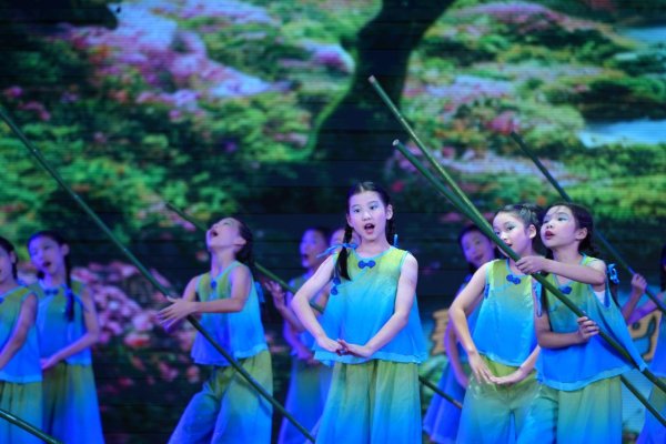 蜂窝配资 一场展演，四校风采：东风东教育集团如何“各美其美”？