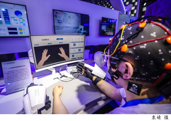 卓越汇 上海脑机接口研发涌现“写脑派”，治疗厌食抑郁，帮助盲人复明