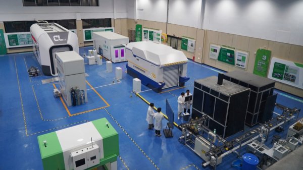 宝牛配 育种周期10年压缩到两三年！全链条机器人育种家“小海”来了